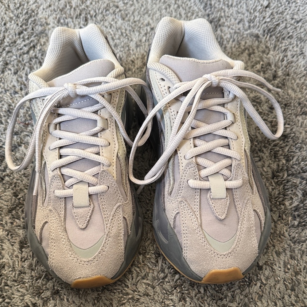 Adidas Yeezy Boost 700 V2 Tephra
